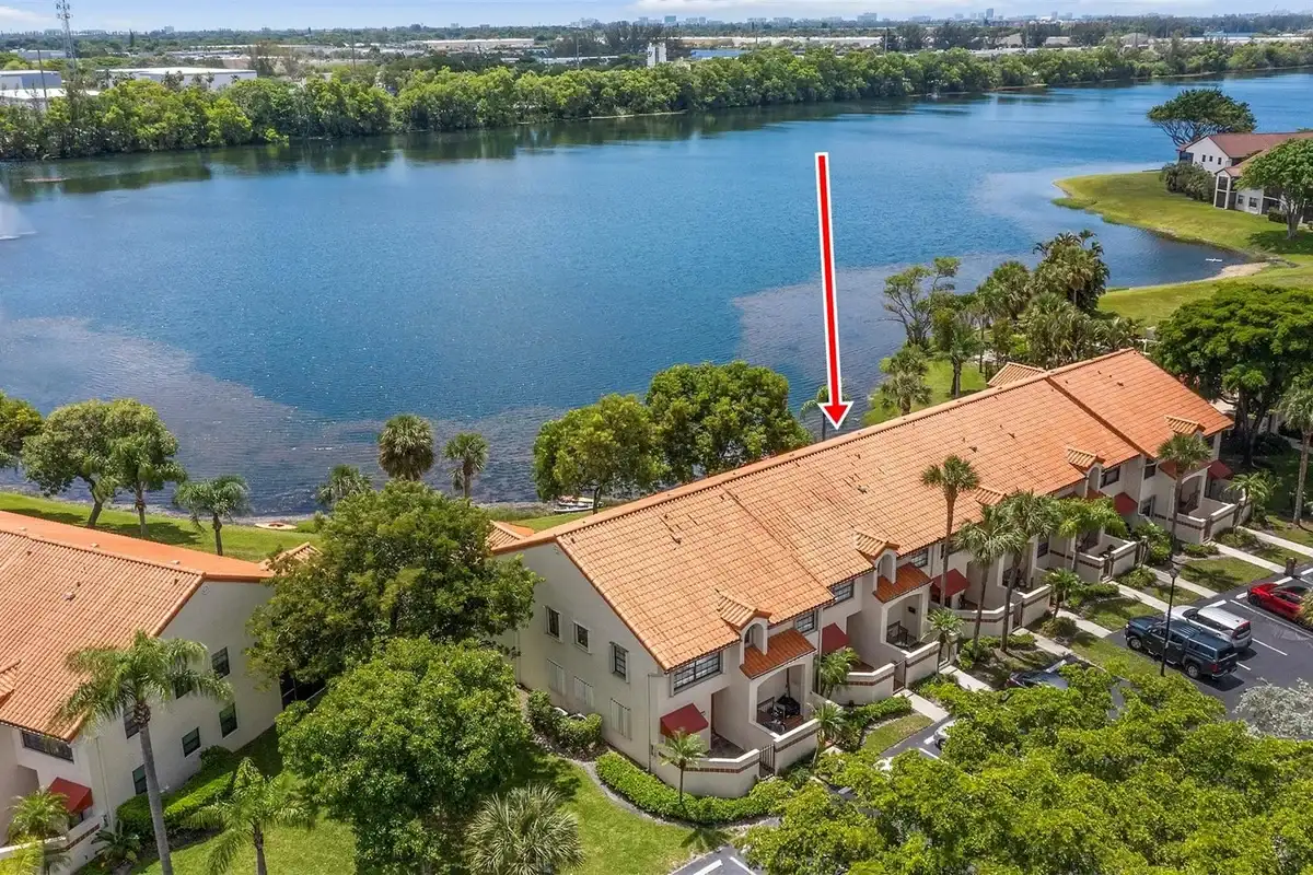 405 Liberty Ct, Deerfield Beach: photo 1 of 47