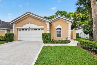 174 Harbor Lake Cir, West Palm Beach: photo 1 of 57