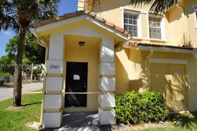 2201 Belmont Ln, North Lauderdale: photo 1 of 24