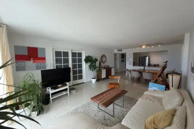 2780 NE 183rd St #1605, Aventura: photo 1 of 33