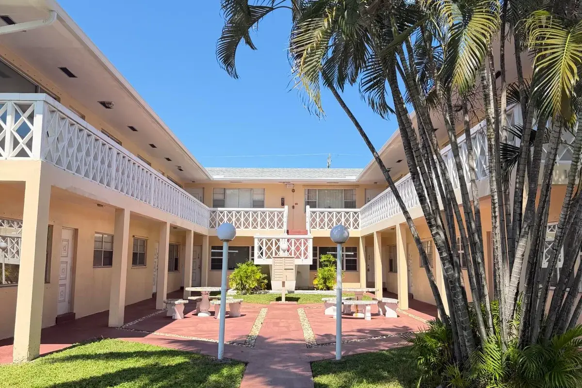 1643 Wiley St #4, Hollywood: photo 1 of 22