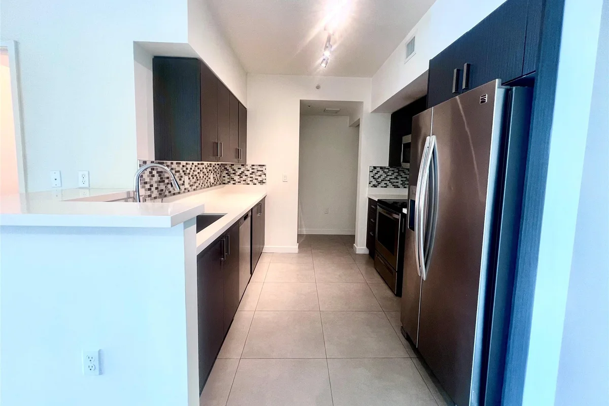 729 NW 2 St #506, Miami: photo 1 of 27