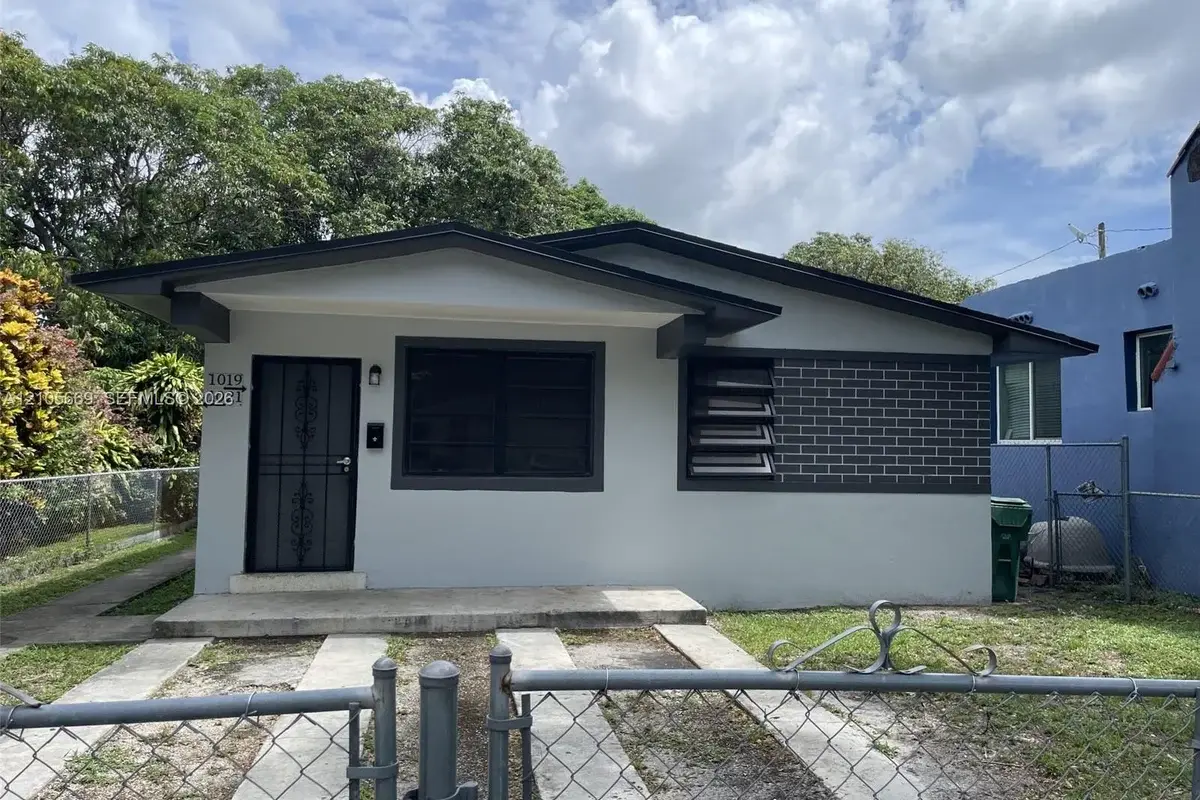 1019 NW 52nd St #A, Miami: photo 1 of 9