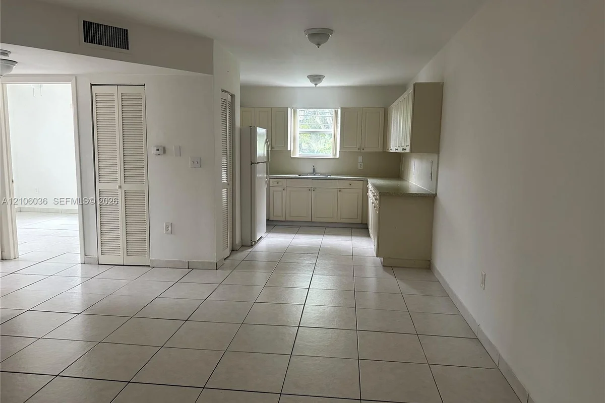 181 NW 47th Ave #27, Miami: photo 1 of 10