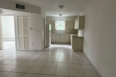 181 NW 47th Ave #27, Miami: photo 1 of 10
