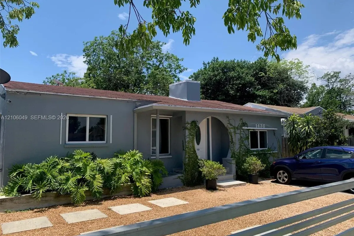 1438 NW 27th St, Miami: photo 1 of 4