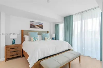 9221 E Bay Harbor Dr #408, Bay Harbor Islands: photo 1 of 50