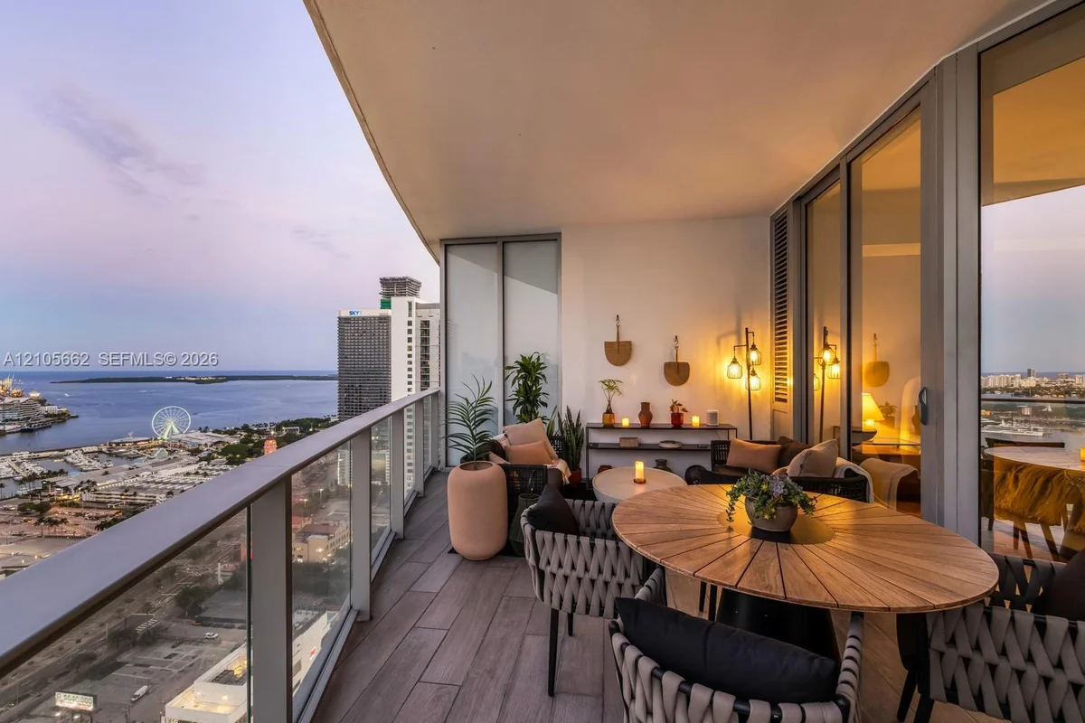 851 NE 1st Ave #3403, Miami: photo 1 of 46