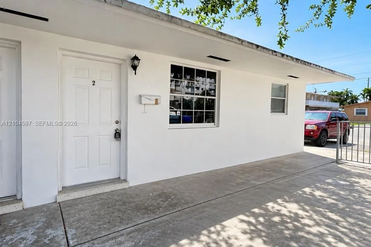 10841 SW 7th St #1, Sweetwater: photo 1 of 6