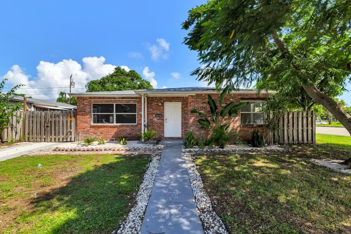 3910 Merrill Ave, West Palm Beach: photo 1 of 19