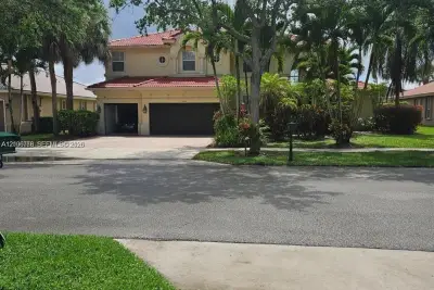 13382 Lakepointe Cir, Cooper City: photo 1 of 20
