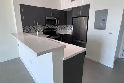 729 NW 2 St #607, Miami: photo 1 of 23
