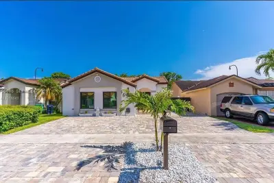 14250 SW 103rd Ter, Miami: photo 1 of 19