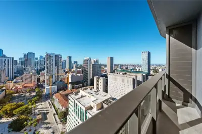 121 NE 5th St #3304, Miami: photo 1 of 20