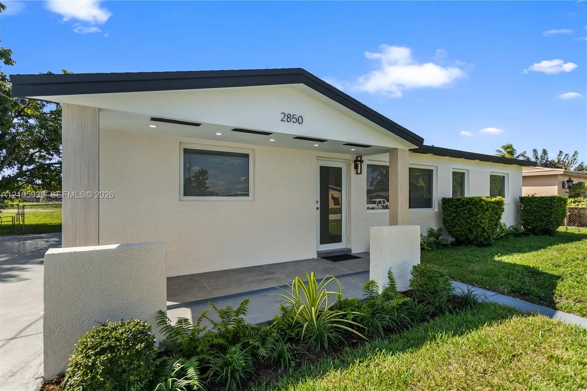 2850 NW 205th St, Miami Gardens: photo 1 of 29