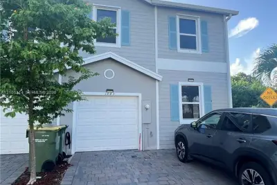 1883 SE 9th Ter, Homestead: photo 1 of 10