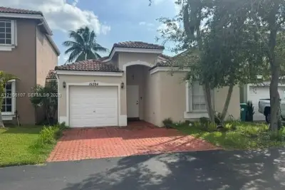 16284 SW 100th Ter, Miami: photo 1 of 17