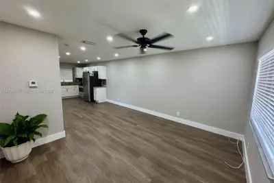 5410 NW 16th St #1, Lauderhill: photo 1 of 15