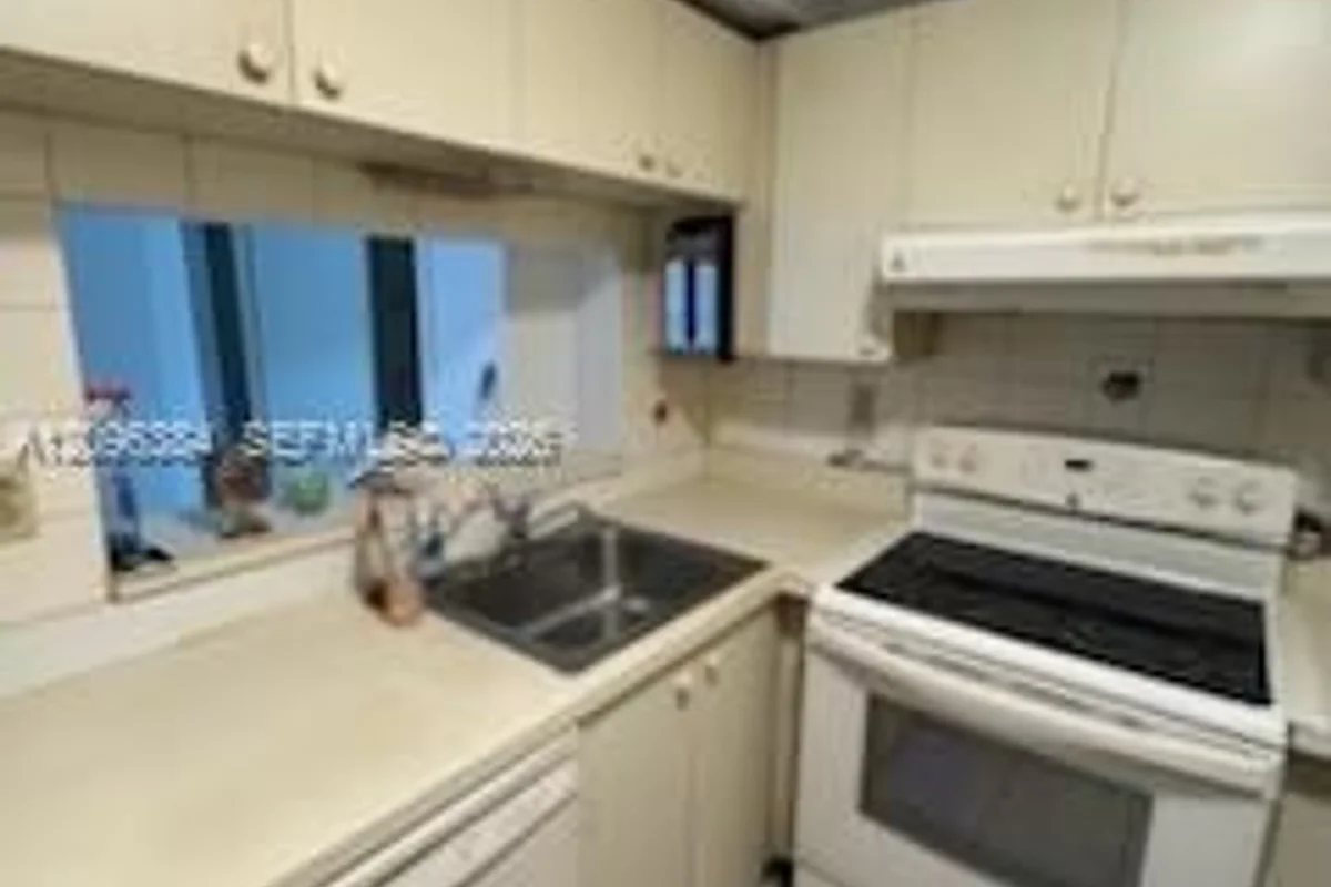 Condo in Miami: photo 1 of 18