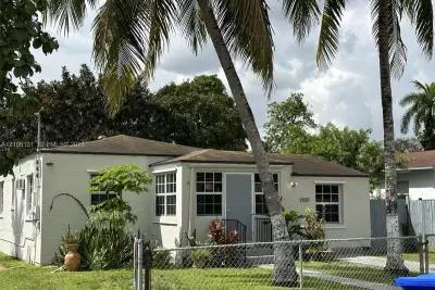 2030 NW 34th St, Miami: photo 1 of 3