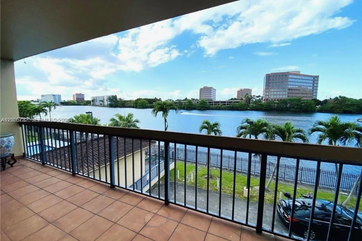 5249 NW 7th St #219, Miami: photo 1 of 19