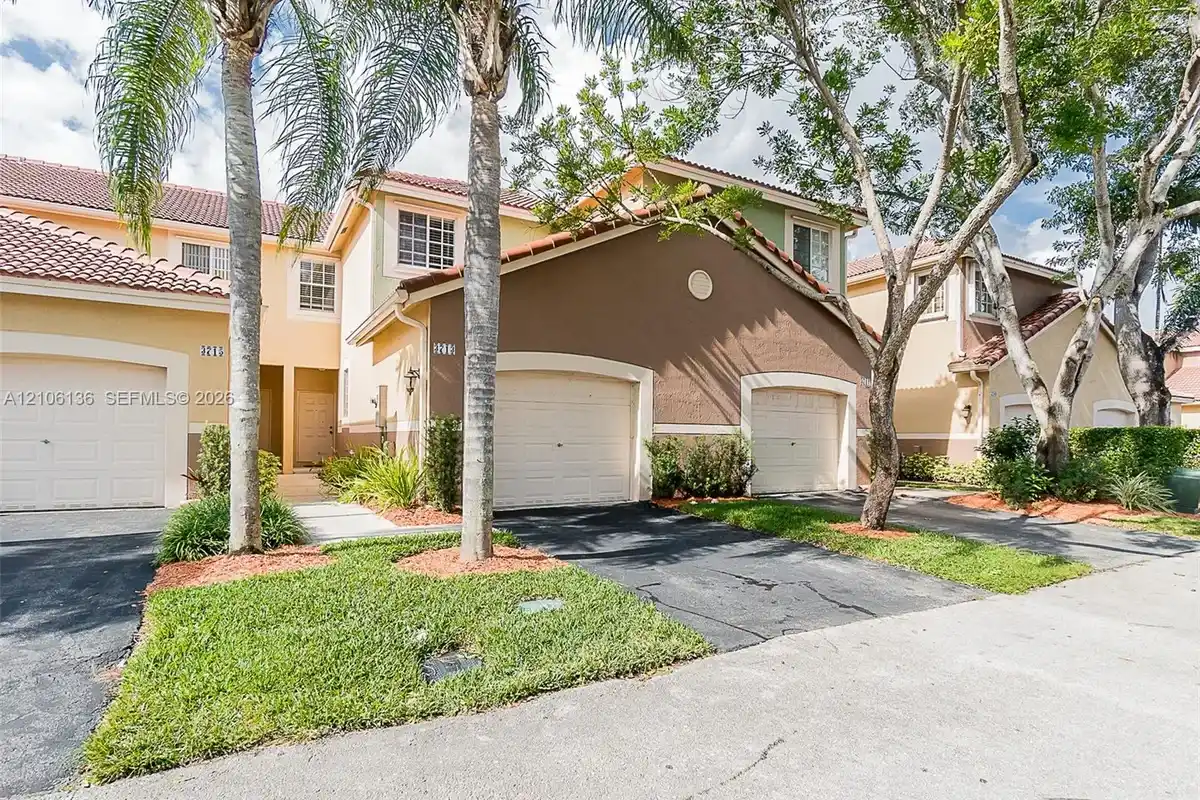3713 San Simeon Cir, Weston: photo 1 of 15