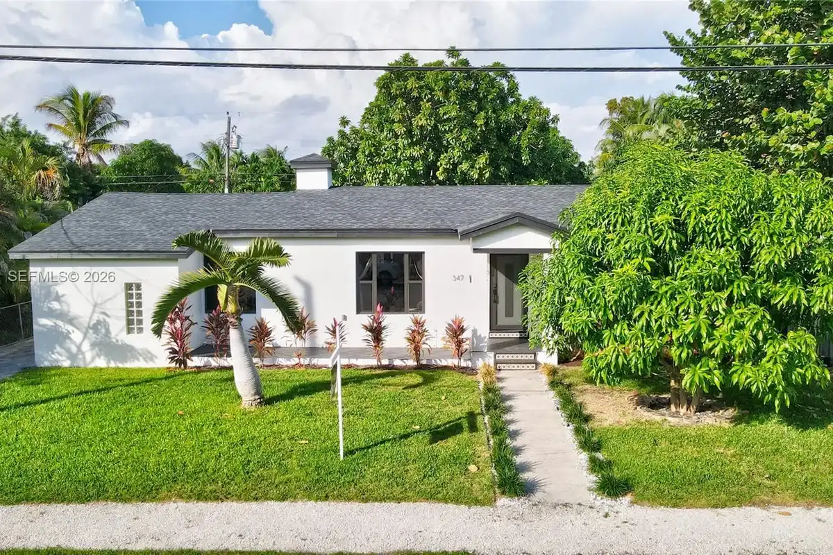 347 NE 110th St, Miami: photo 1 of 35