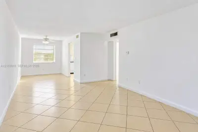 1350 NE 119th St #135007, Miami: photo 1 of 10