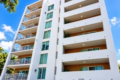 2740 SW 28th Ter #307, Miami: photo 1 of 7