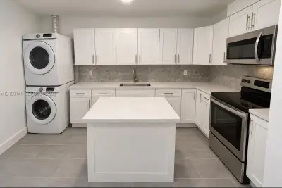 5190 E 10th Ave #1, Hialeah: photo 1 of 6