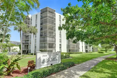 20400 W Country Club Dr #118, Aventura: photo 1 of 45