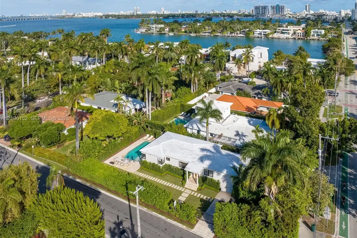 House in Miami Beach: photo 1 of 2