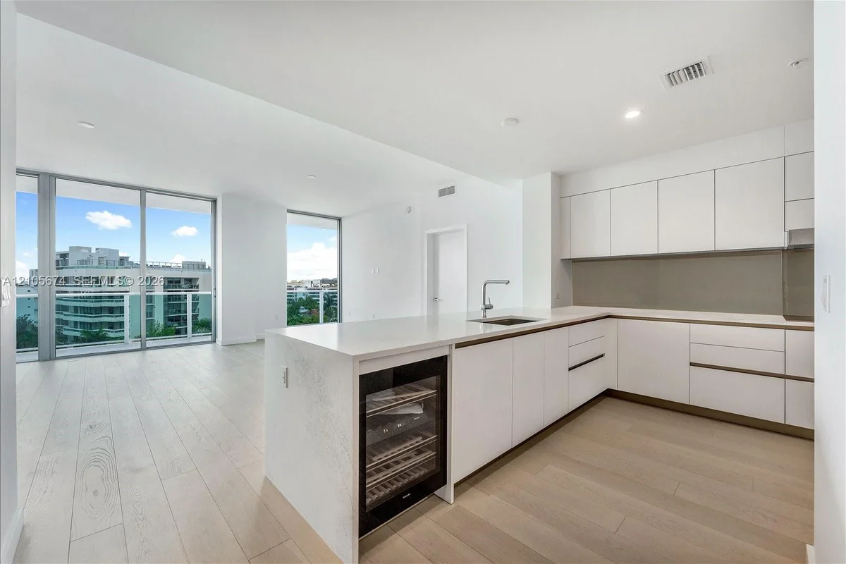 9201 E Bay Harbor Dr #710, Bay Harbor Islands: photo 1 of 31
