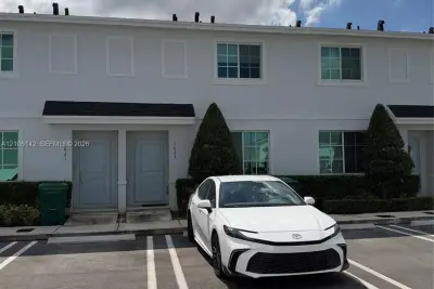 1025 NW 5th St, Florida City: photo 1 of 30