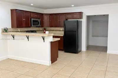 332 NE 110th Ter, Miami: photo 1 of 8