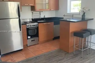 1244 Pennsylvania Ave #306, Miami Beach: photo 1 of 22