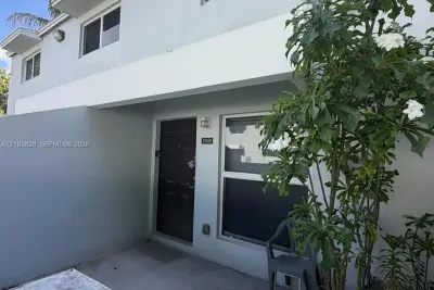1969 NW 5th Pl #433, Miami: photo 1 of 3