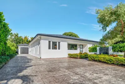 301 Pilgrim Rd, West Palm Beach: photo 1 of 63