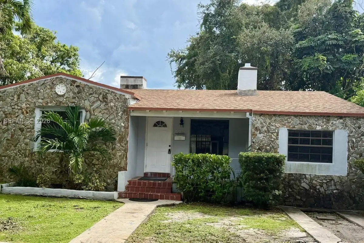 570 NW 41st St, Miami: photo 1 of 15