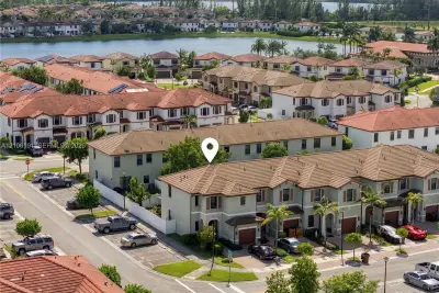 3402 W 105th St, Hialeah: photo 1 of 23