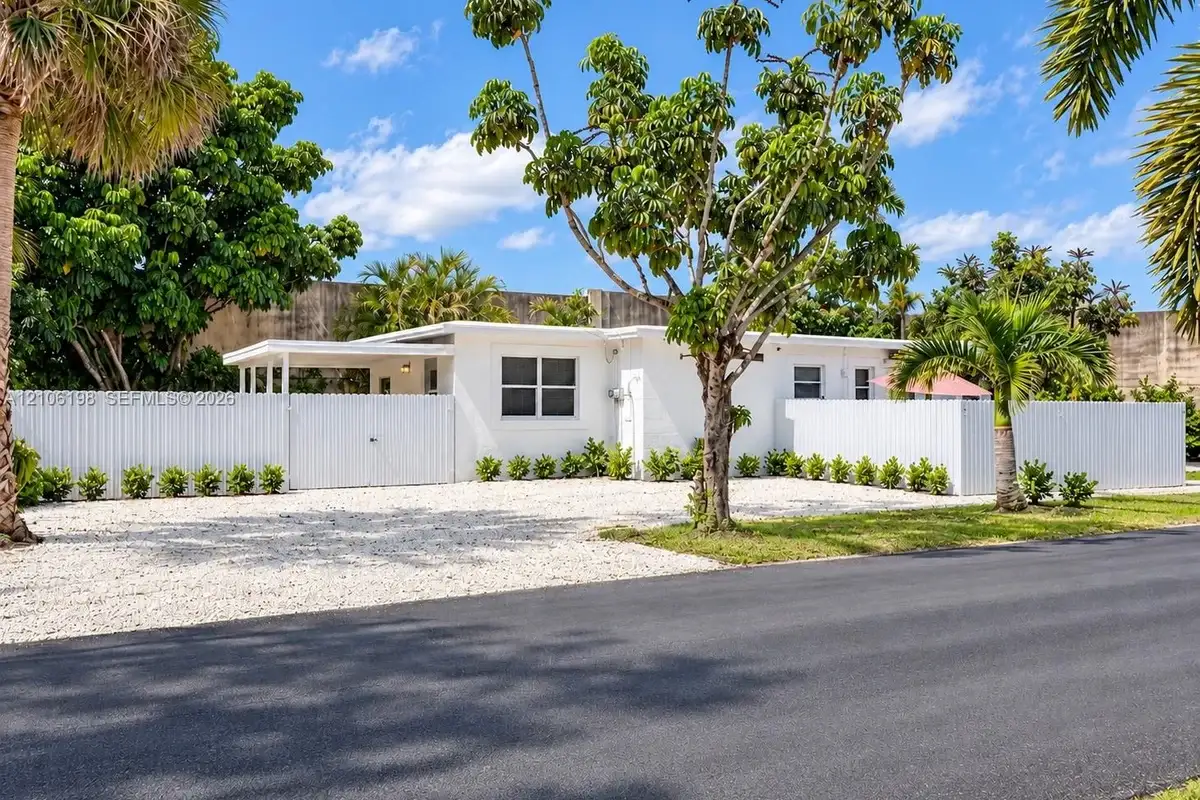 600 NW 116th Ter, Miami: photo 1 of 29