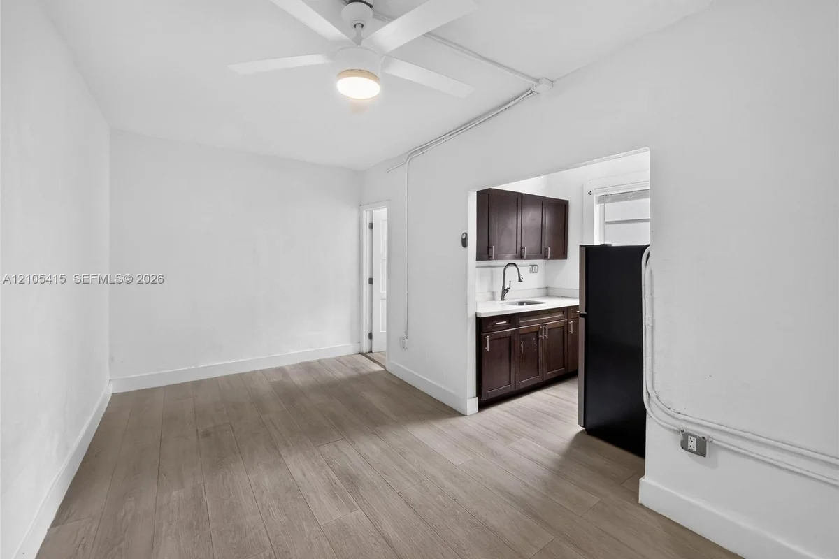967 SW 5th St #11, Miami: photo 1 of 11
