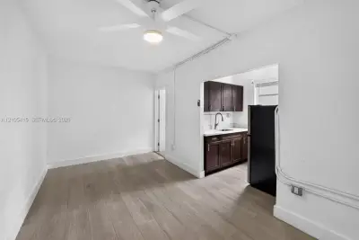 967 SW 5th St #11, Miami: photo 1 of 11