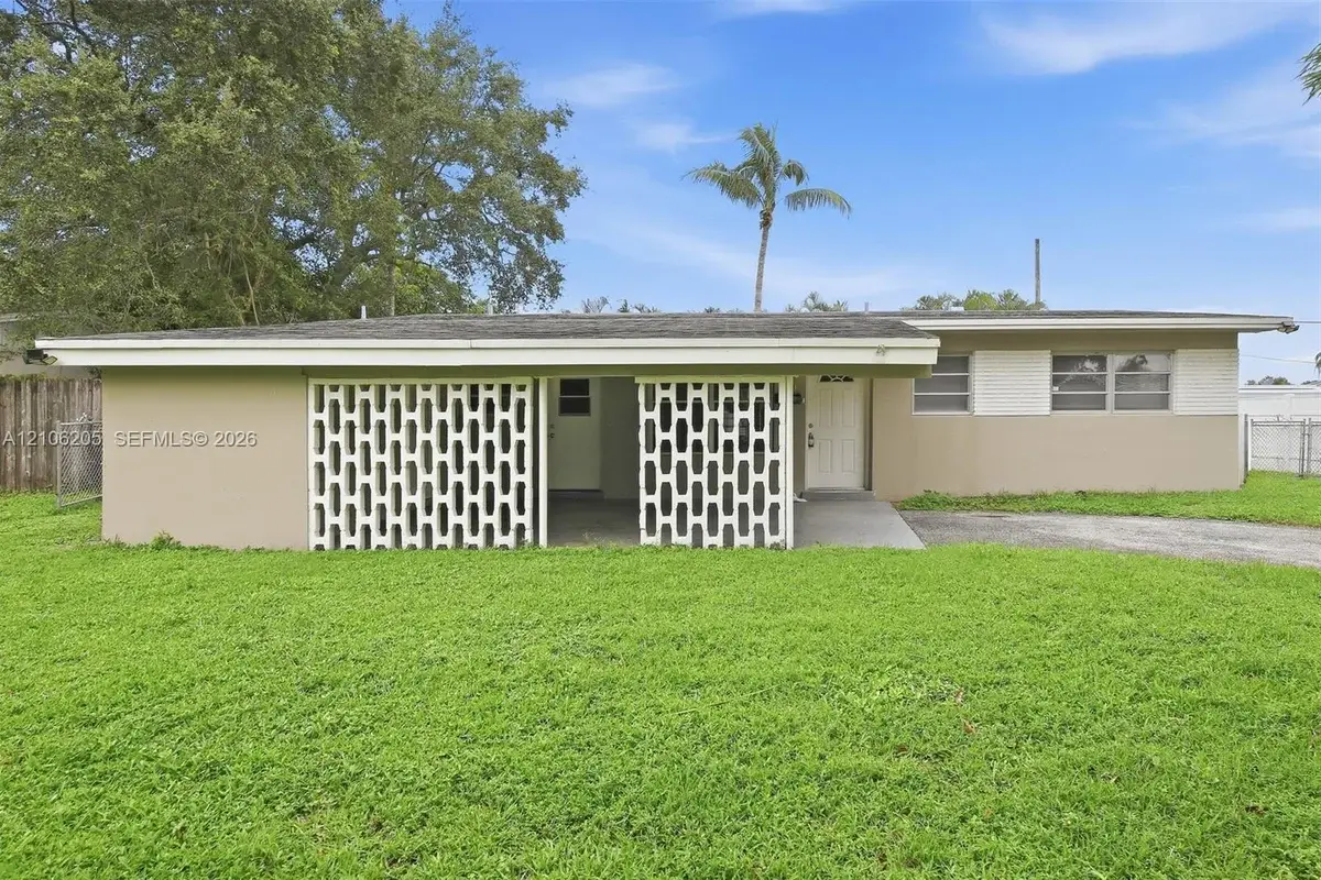6941 SW 5th St, Pembroke Pines: photo 1 of 18