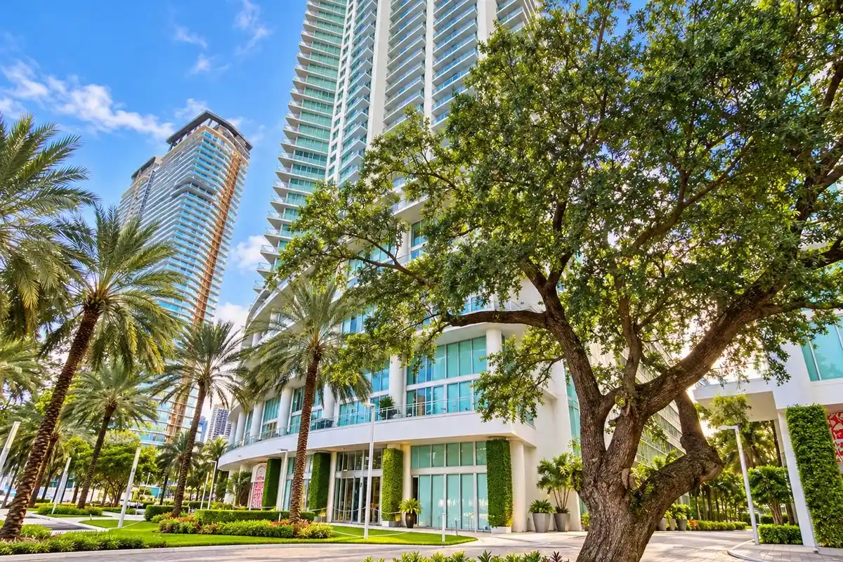 92 SW 3rd St #4006, Miami: photo 1 of 54