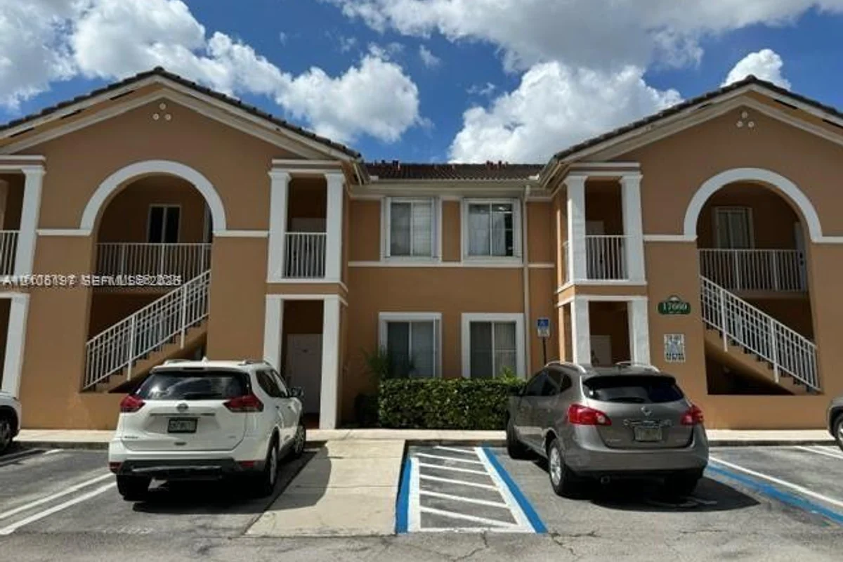 17660 NW 73rd Ave #202-3, Hialeah: photo 1 of 19