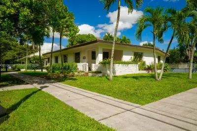 2121 SW 13th Ave, Miami: photo 1 of 11