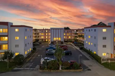 4000 NW 44th Ave #208, Lauderdale Lakes: photo 1 of 48