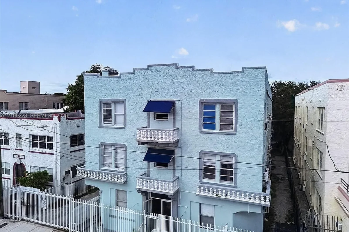 967 SW 5th St #16, Miami: photo 1 of 14