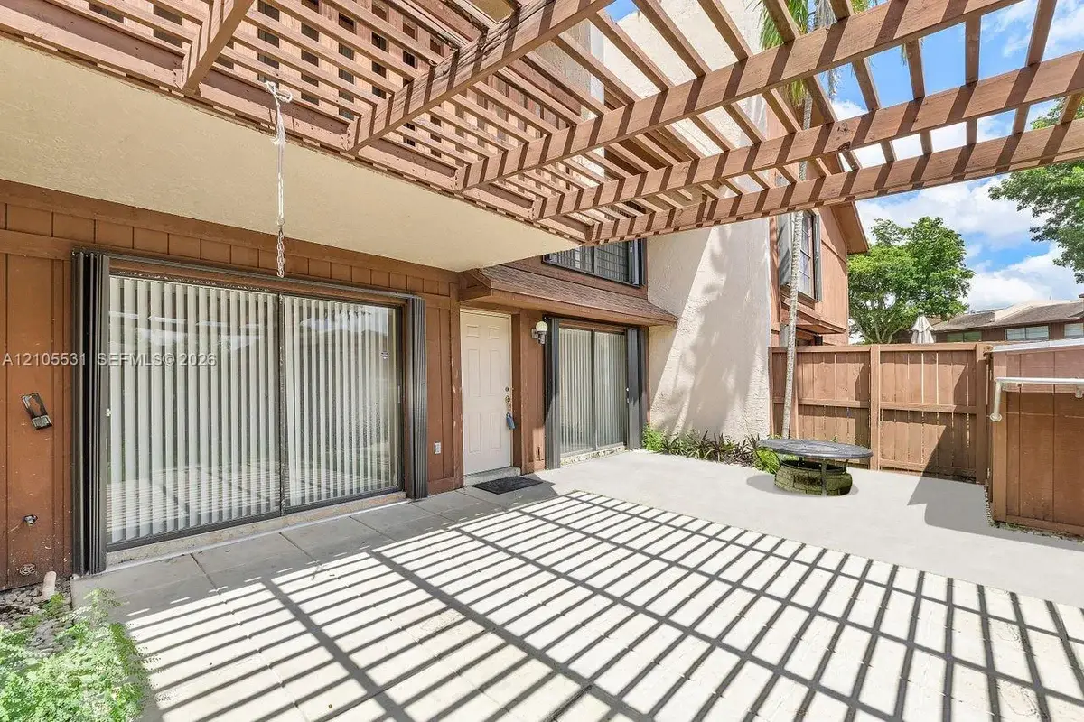 11500 SW 64th St #F, Miami: photo 1 of 25